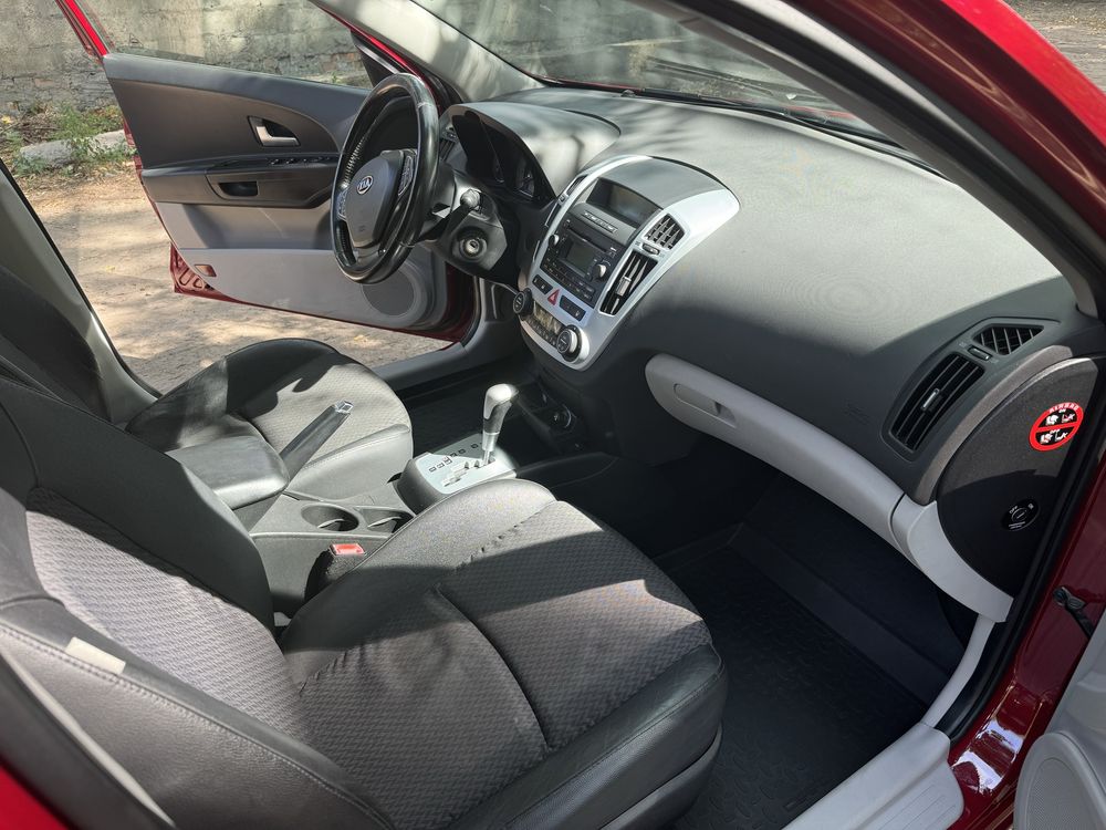 Продам свое авто KIA CEED 2.0