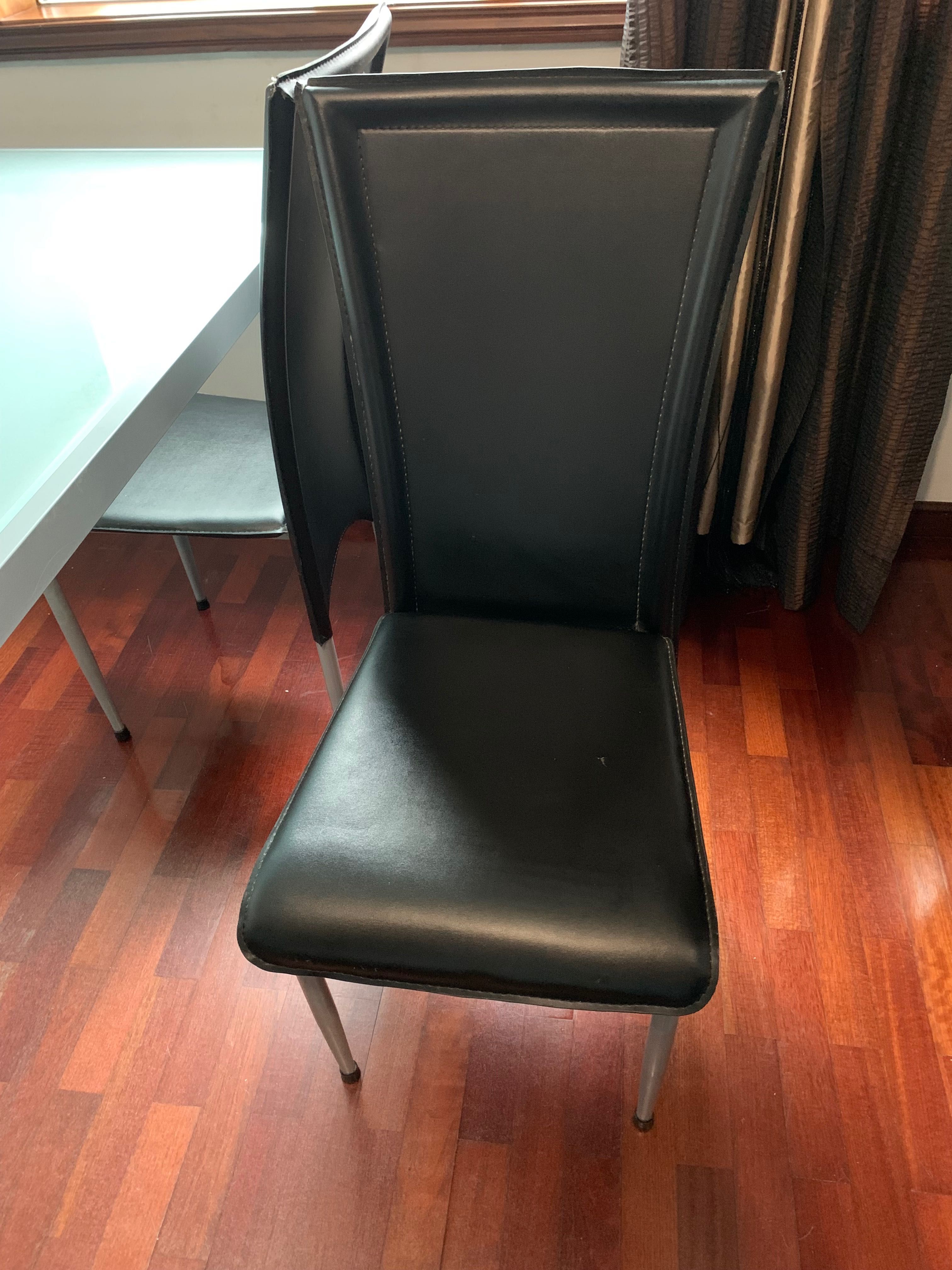 Mesa de cozinha com vidro temperado 140x80 + 4 cadeiras