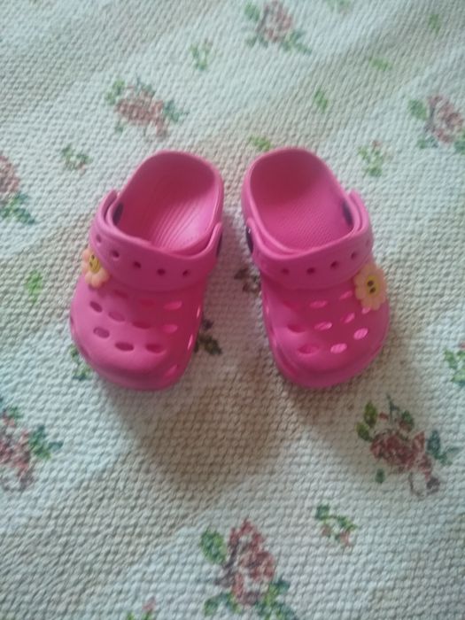 Oferta tênis e crocs 21