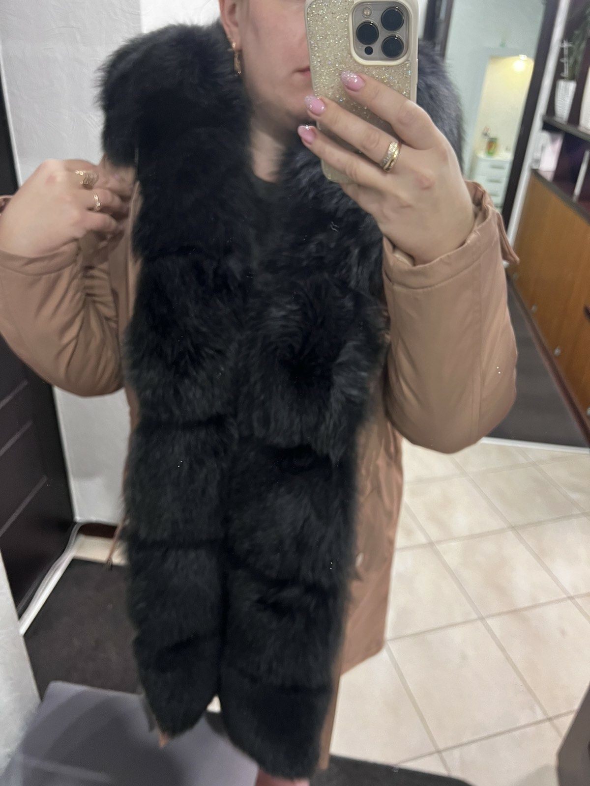 Продам парку с натуральным мехом