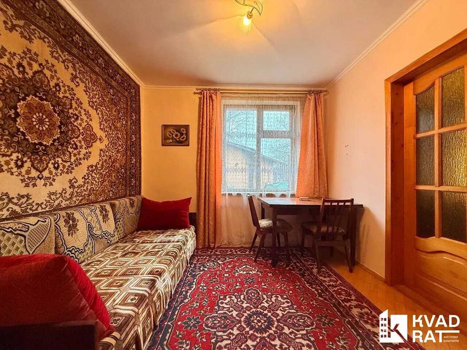 Особняк з гаражем біля ТЦ Арсен та Епіцентру