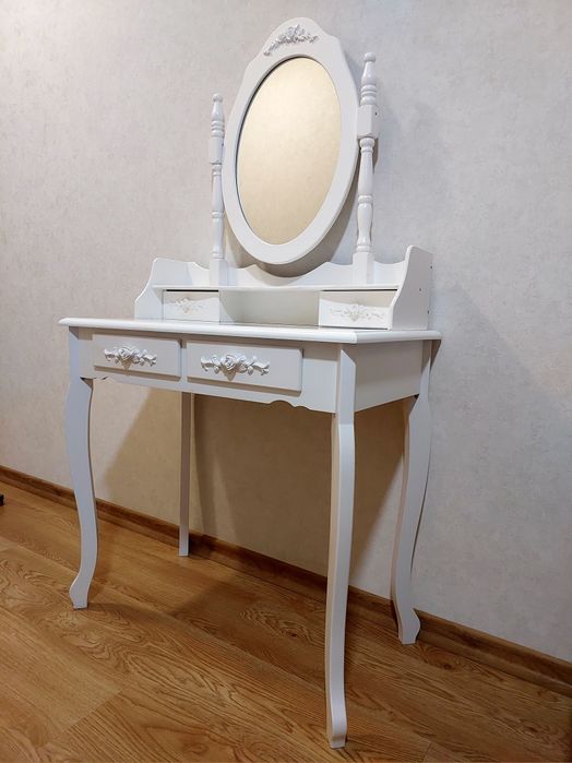 Туалетний столик