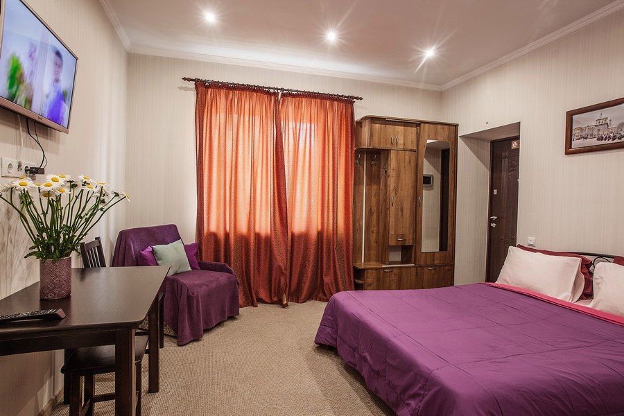 Тиха квартира в центрі +ПАРКОВКА (Гнатюка 17)