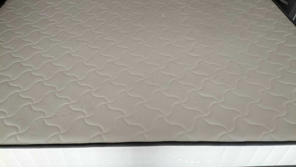 Colchão 140x190 praticamente novo