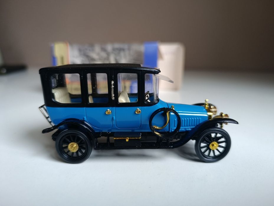 модель 1/43  Руссо Балт