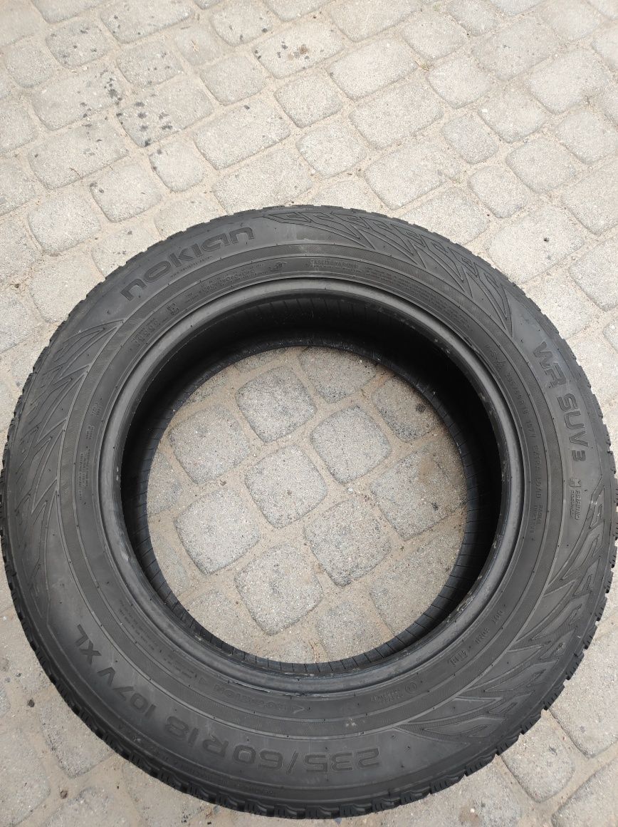 235.60.18 komplet opon zimowych Nokian WR SUV 3