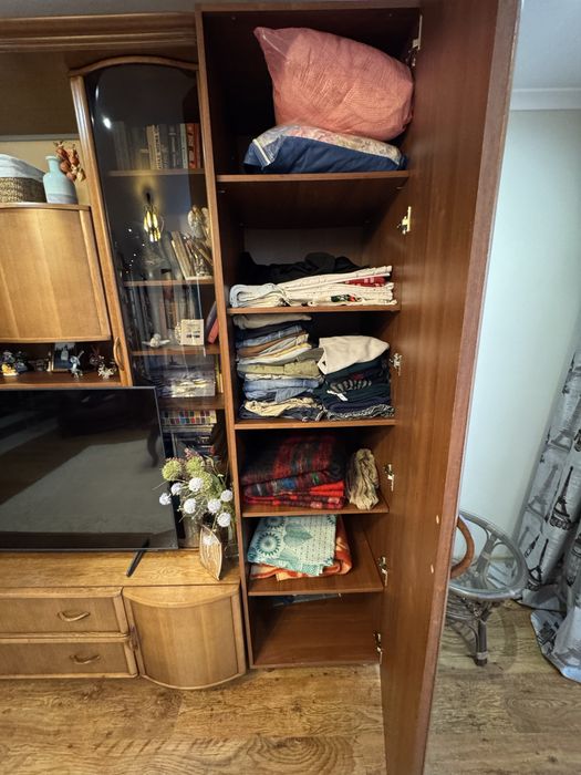 Продам меблеву стінку у вітальню