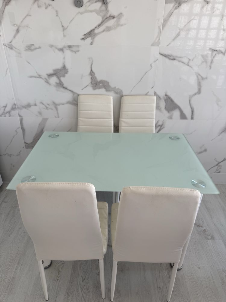 Conjunto Mesa de vidro com 4 cadeiras