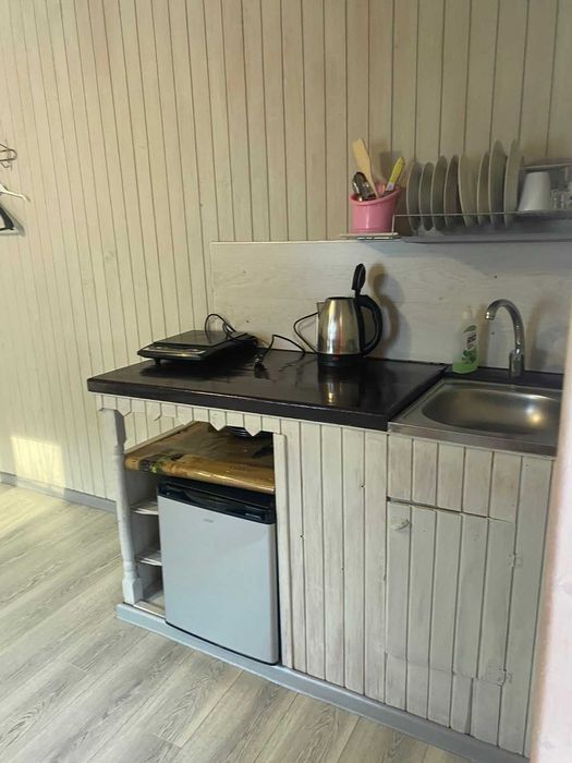 Апартаменти з кухнею на 3 особи. Поряд річка. Є сауна.