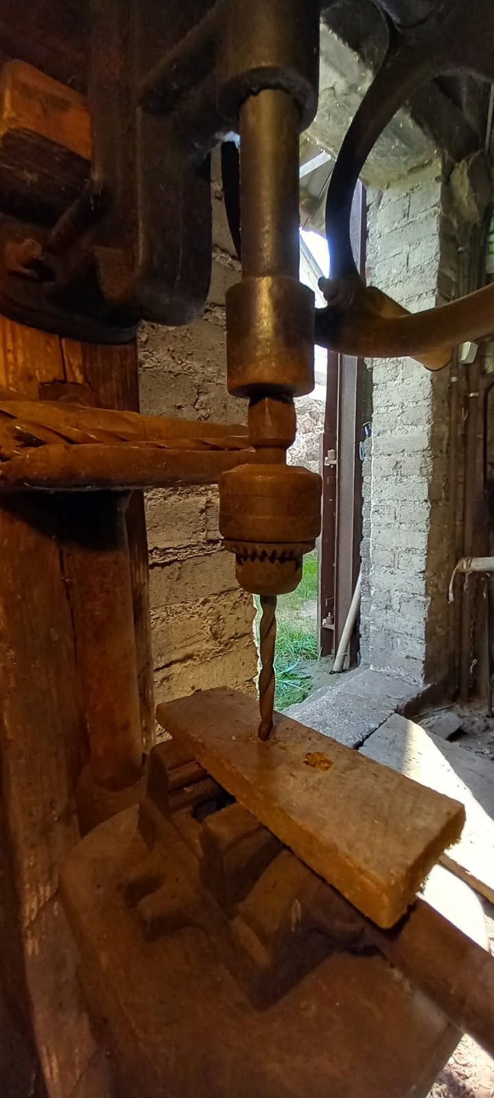 Wiertarka Ręczna, Pionowa