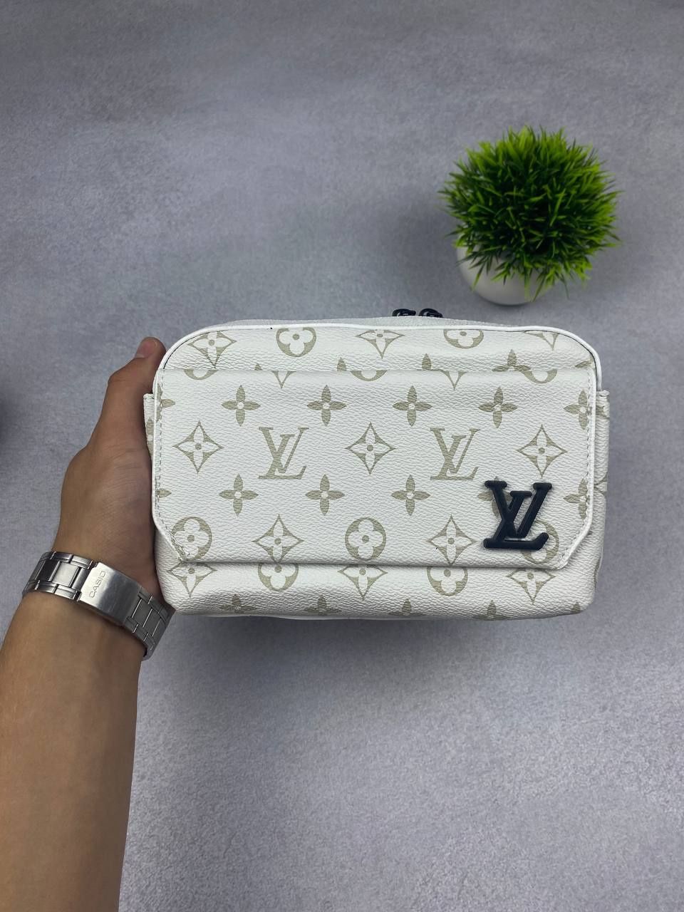 Сумка Louis Vuitton белая / Сумки через плечо