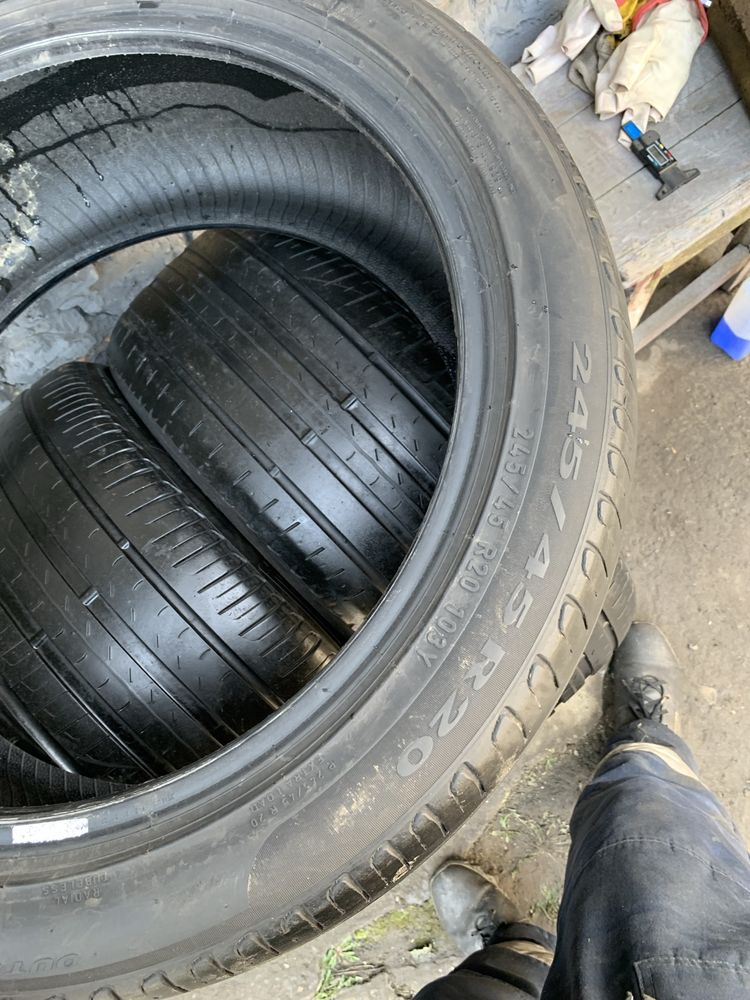 Шини Pirelli різноширокі 285/40 та 245/45R20