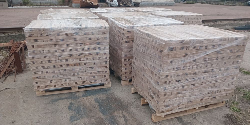 Дрова дуб пиляні сухі складені на піддон доставка самовивіз