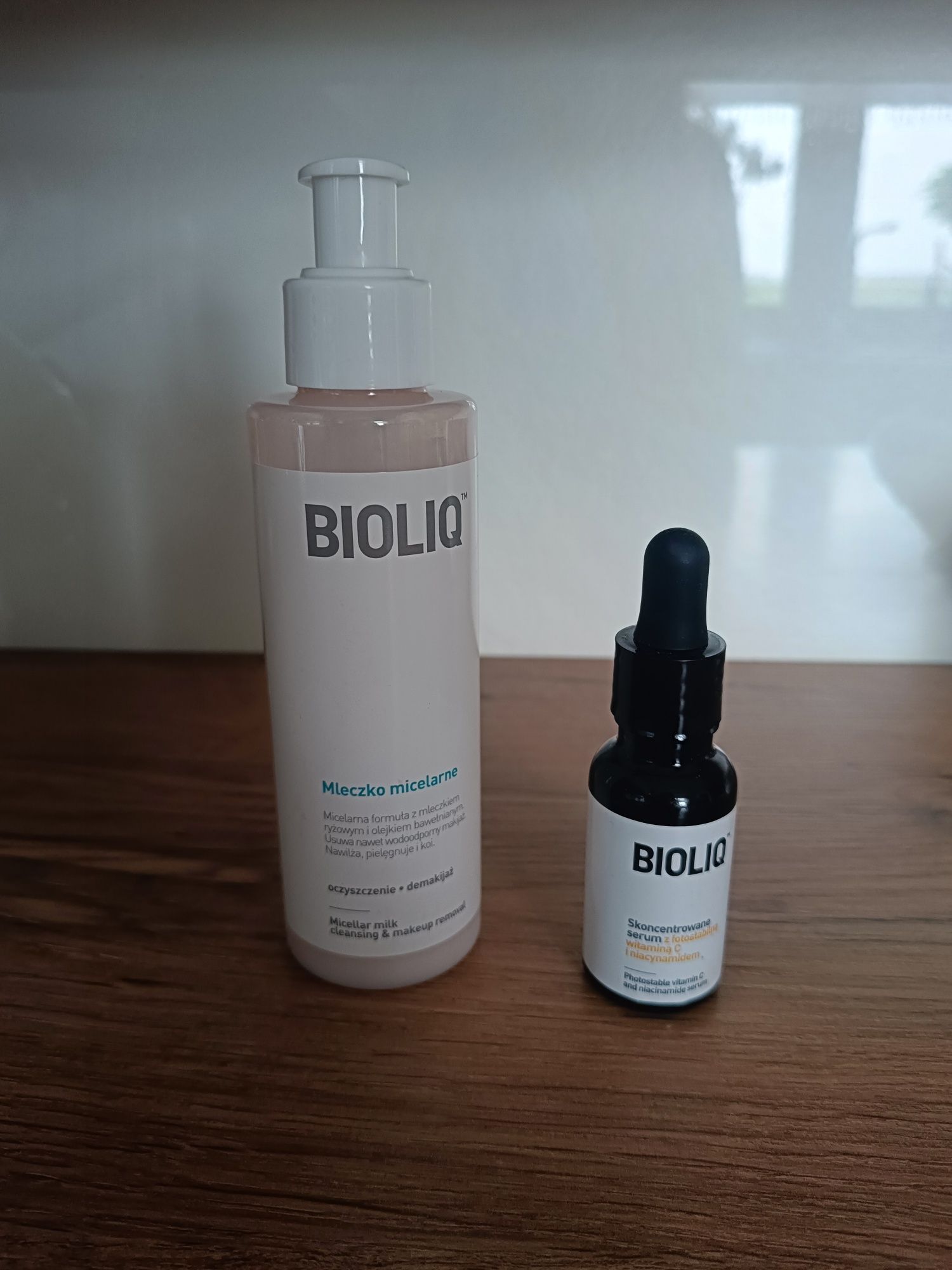 Bioliq mleczko mineralne, skoncentrowane serum  witaminą C krótka data