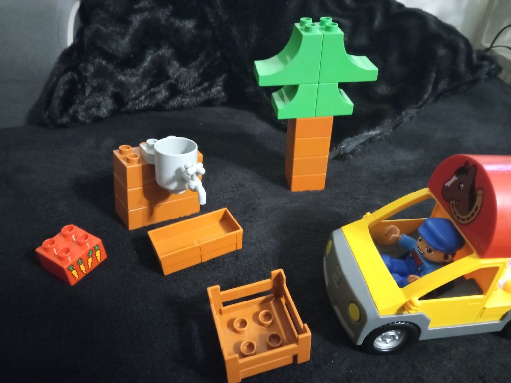 Lego Duplo przyczepka do przewozu koni