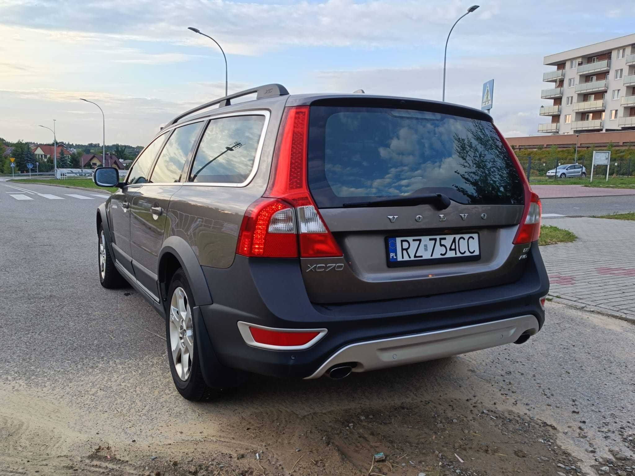 Volvo XC70 2.4 D5 AWD Summum 205KM 2010 r.