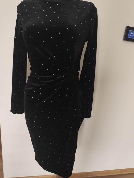 Welurowa sukienka MIDI wyszczupla 40