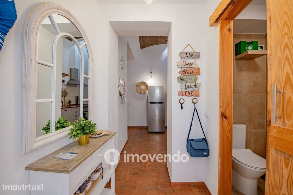 Moradia T1 remodelada, com licença AL ativa, em Olhão