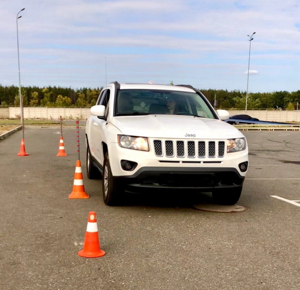 Инструктор по вождению/Інструктор з водіння/ Автоінструктор/