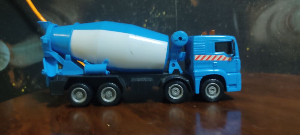 Машинка пластмасова Бетоно-змішувач