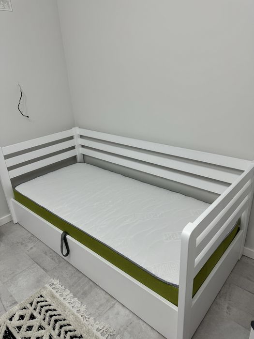 Набір меблів у спальню або дитячу