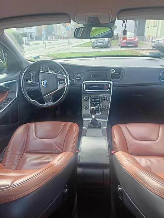 Volvo V60 2.0d 2011r
