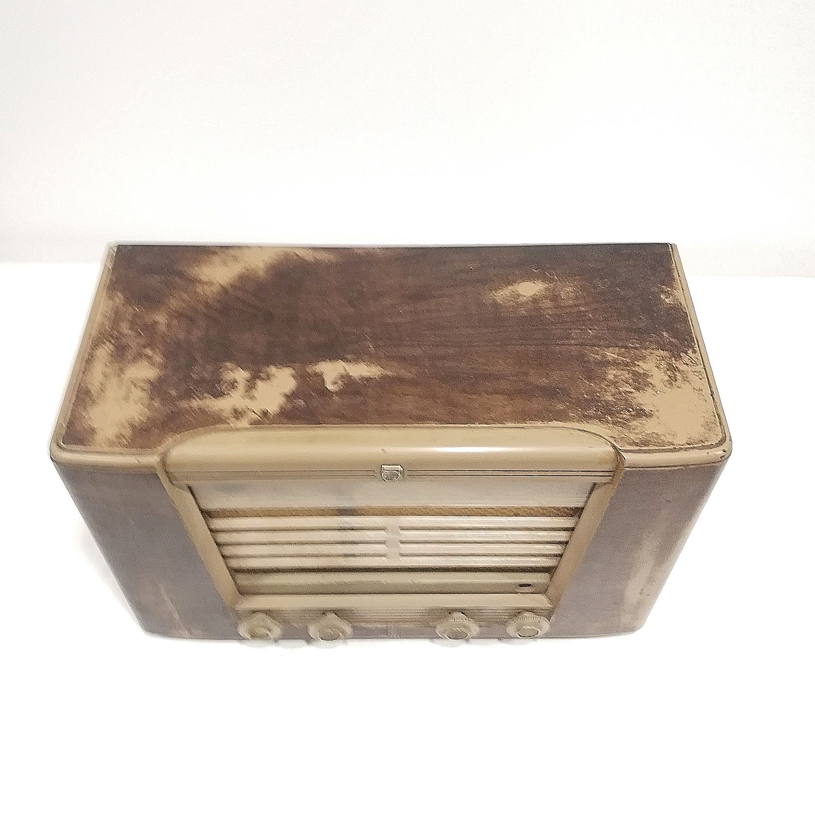 Rádio vintage Philips Bx505 A/11, de 1951

Dimensões: L 50 × A 30 ×