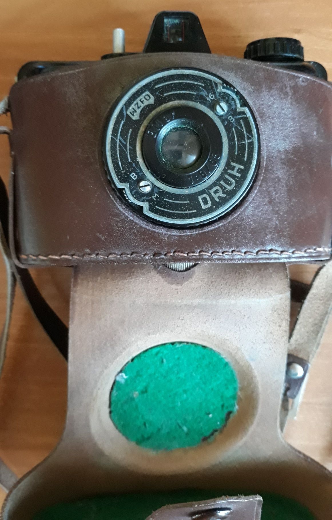 Stare aparaty fotograficzne Balda i Druh z akcesoriami.