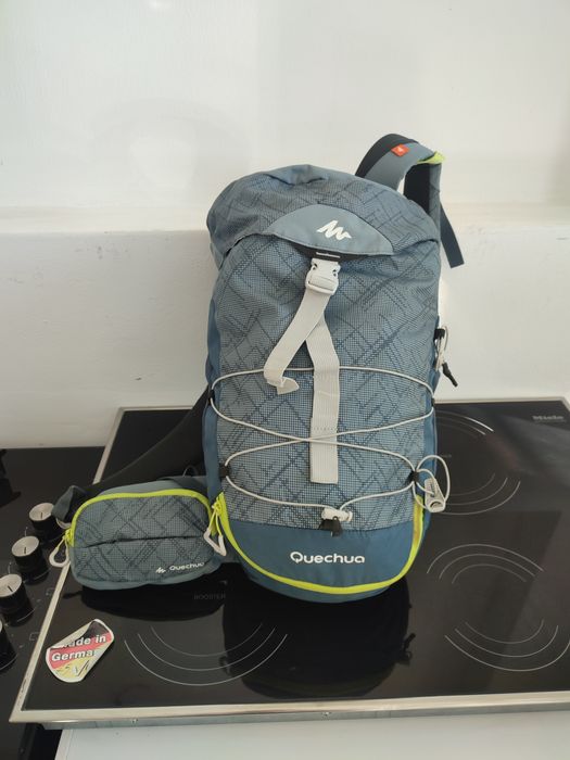 Quechua – це французький бренд одягу та спорядження для пішого туризму