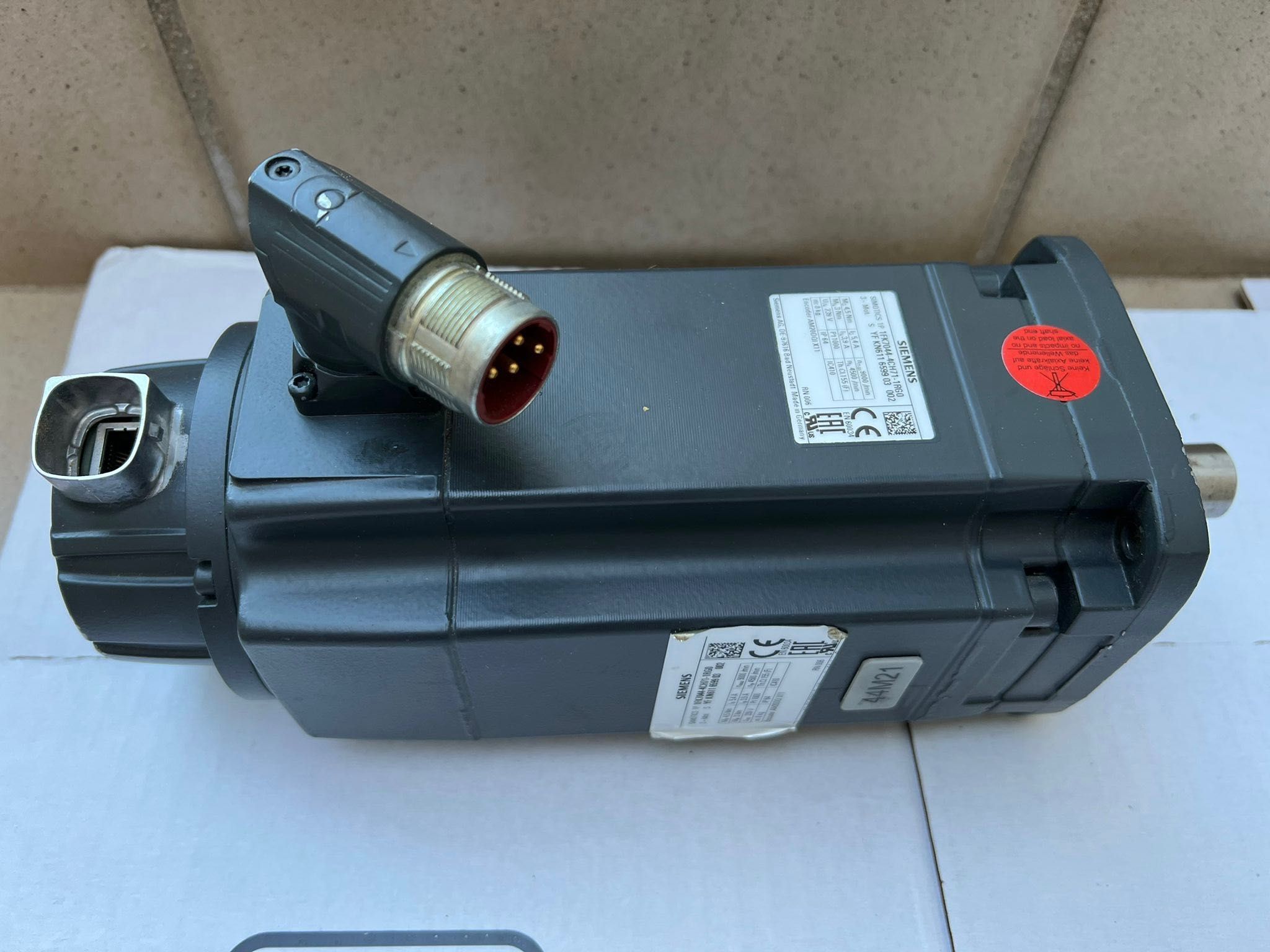 SIEMENS  simotics 1P 1fk7044-4ch71-1rgo