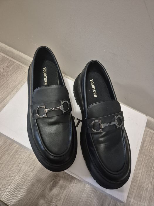 Loafersy czarne r 40