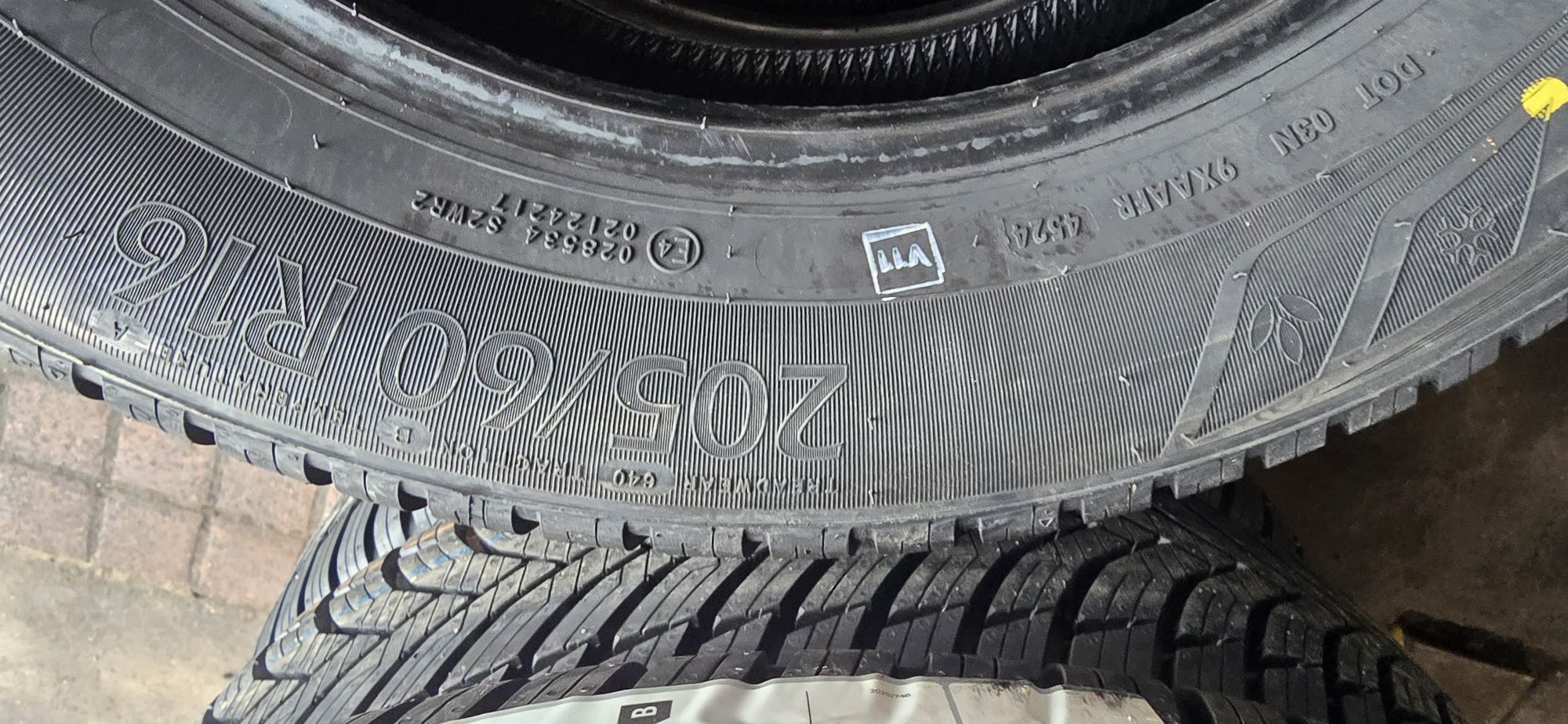 Opony wielosezonowe całoroczne 205/60/16 Ceat nowe 2024r