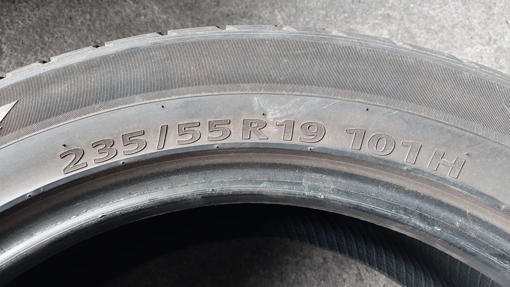 Opony całoroczne Kumho, Vredestein 235/55R19