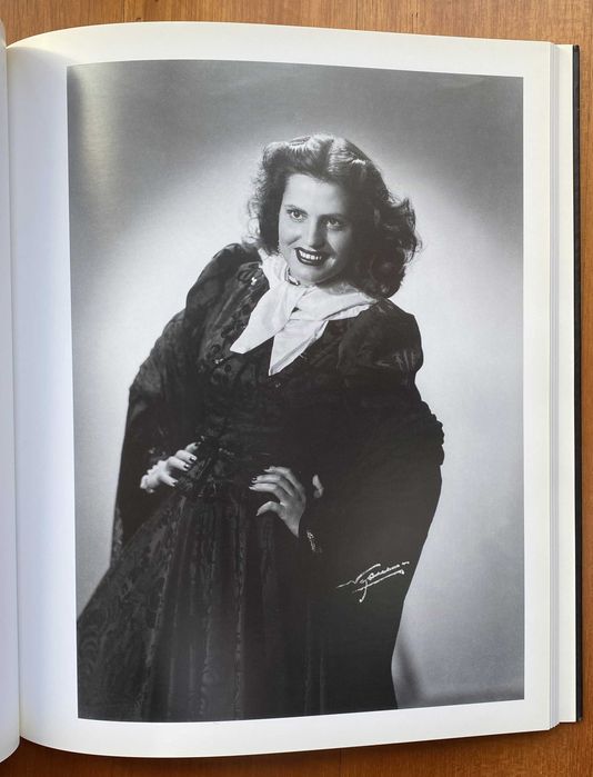 Amália Rodrigues: Retratos fotográficos - Silva Nogueira (Portes Inc)