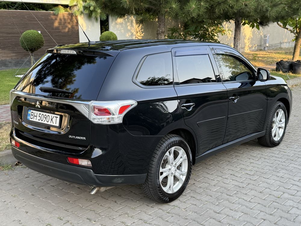 Mitsubishi Outlander 2013 г 2.4 бензин