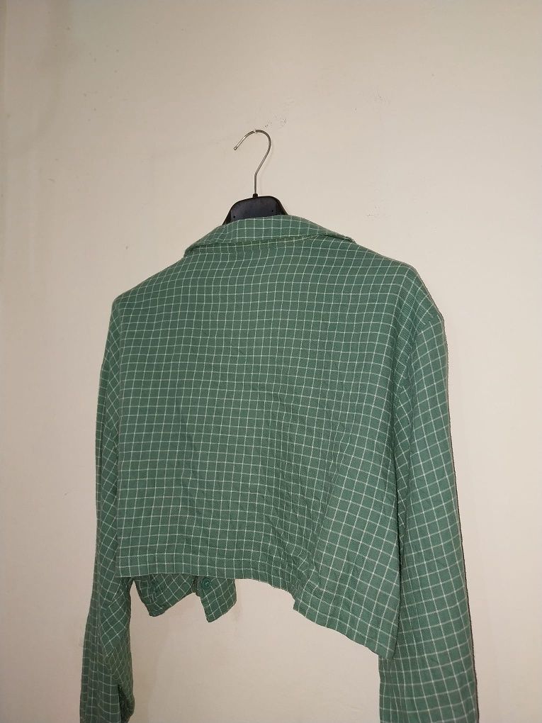 Camisa verde curta