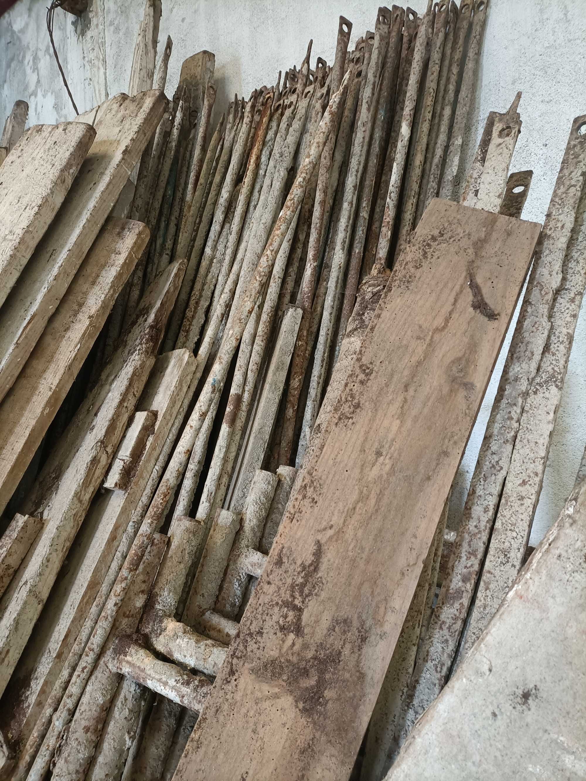 Pernas de andaime antigo