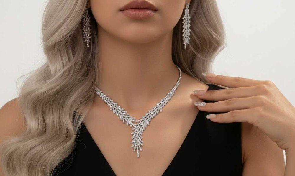 Komplet zestaw biżuterii nowy błyszczący naszyjnik kolczyki cyrkonie