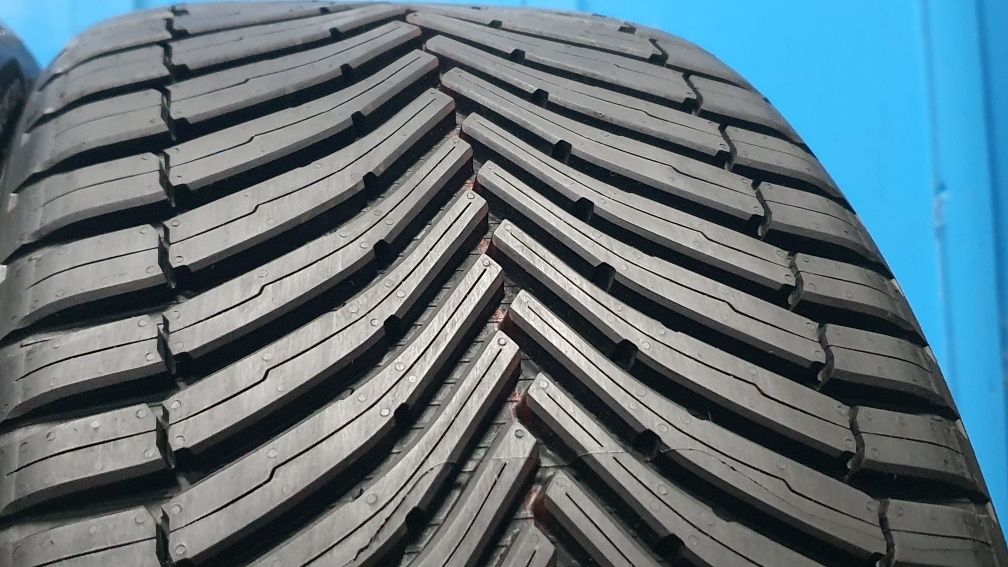 225/40 R18 Markowe opony całoroczne Bridgestone ! Rok 2024