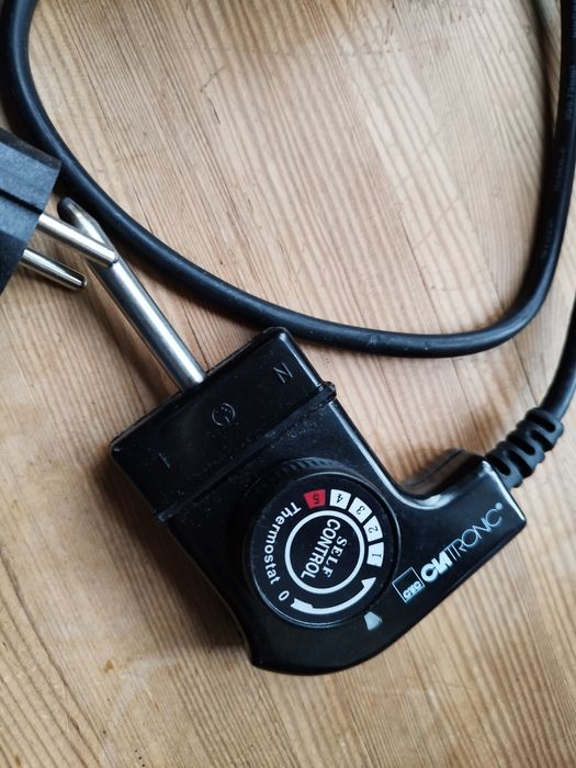 Patelnia elektryczna CLATRONIC PP3401 teflon na imprezy przyjęcia