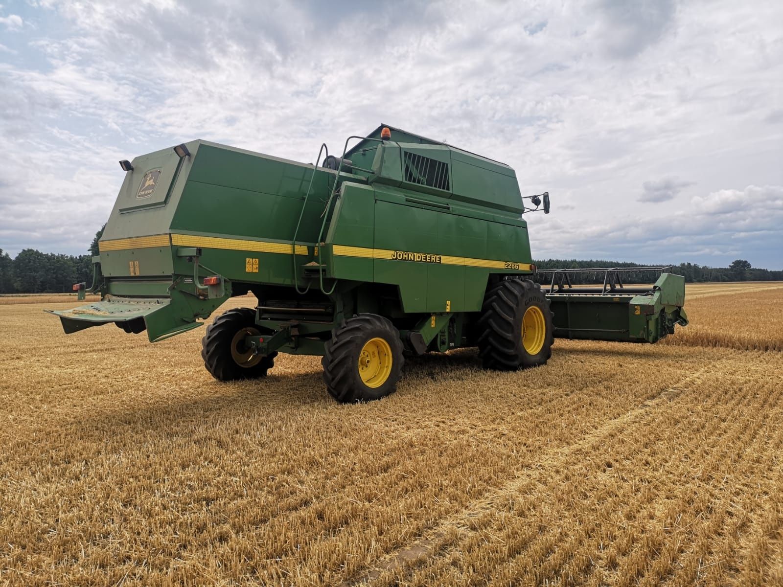 Sprzedam kombajn John Deere 2266
W bardzo dobrym stanie, doinwestowany