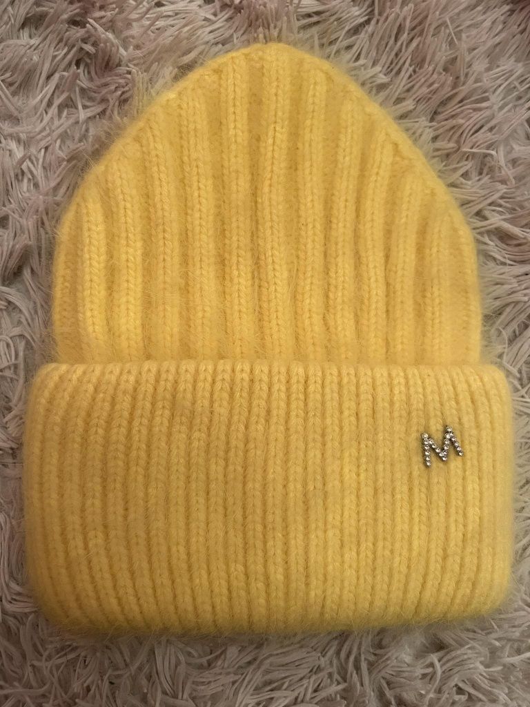 Żółta czapka angora