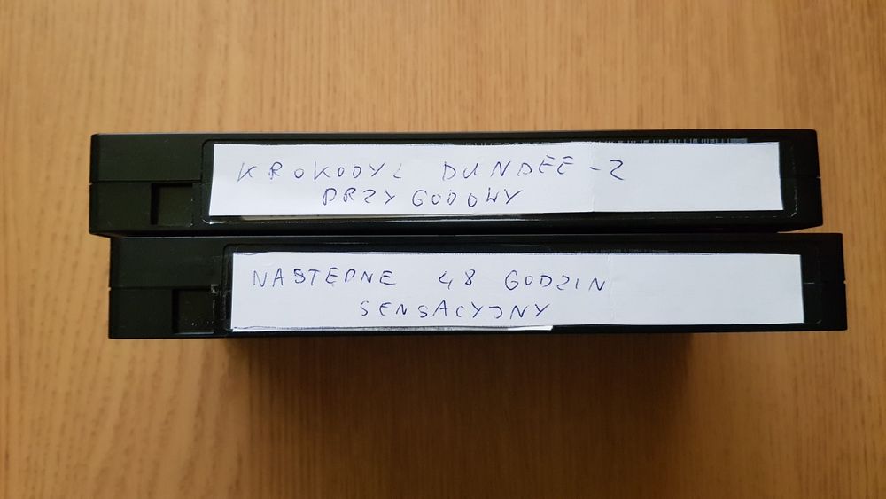 Kasety Video VHS z filmami -Krokodyl Dundee- i -Nast.48 Godz.-