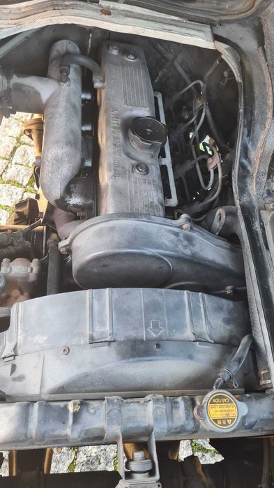 Mitsubishi L300 longa e teto alto