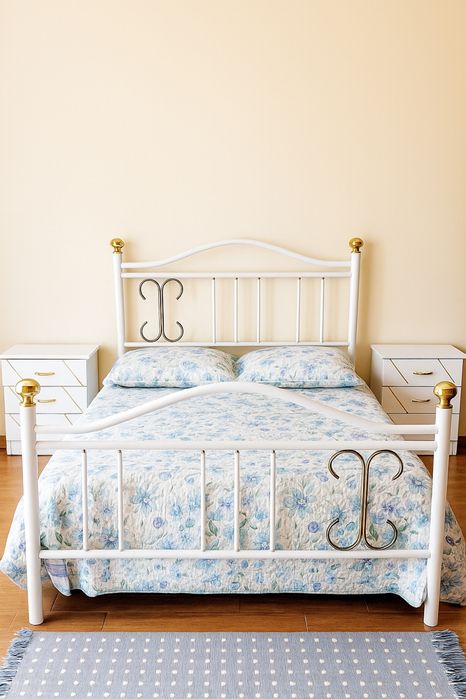 Conjunto de Quarto Completo em Branco e Dourado