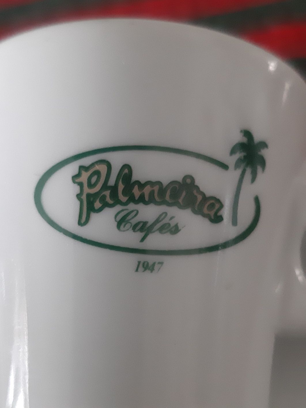 Vendo chávenas  de cafe e de meia de leite. Da marca Palmeira Novas.