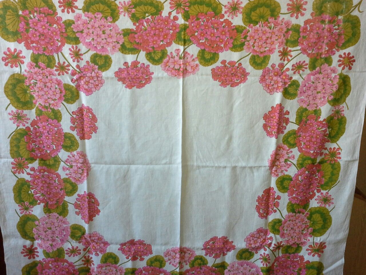 Новая льняная 1,46×1,62м скатерть