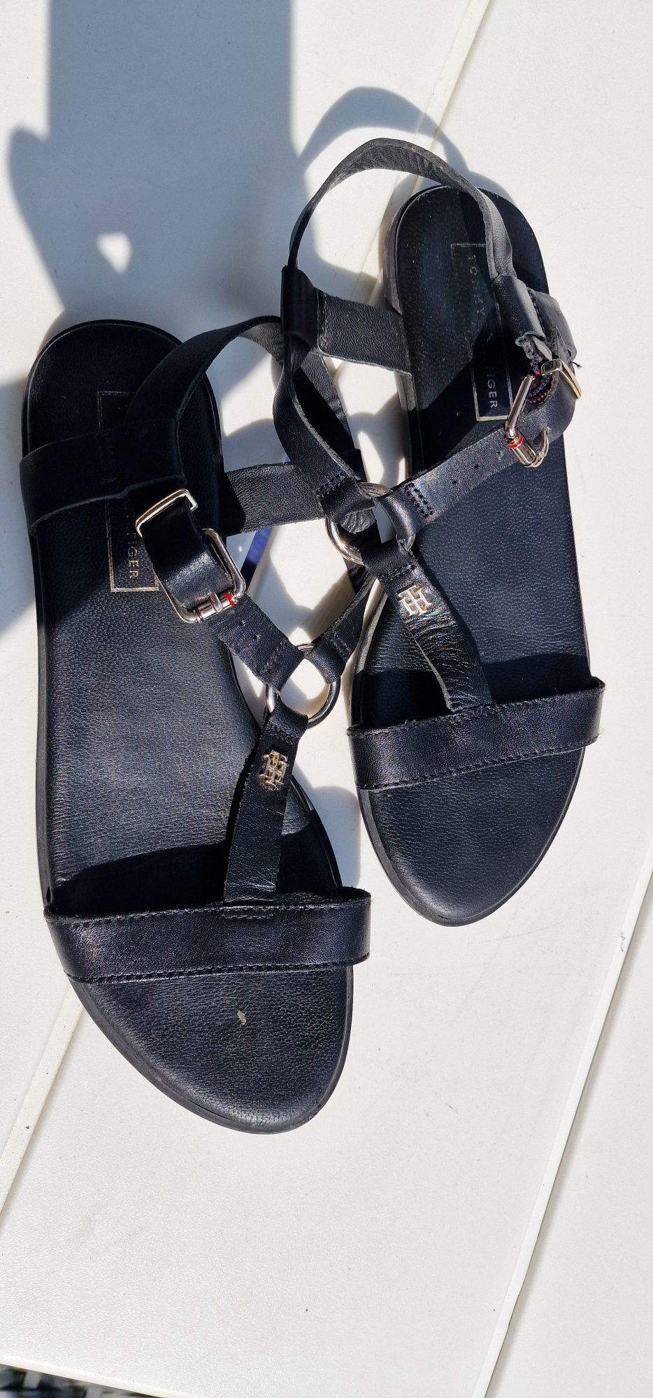 Tommy Hilfiger r.39 płaskie skórzane sandały