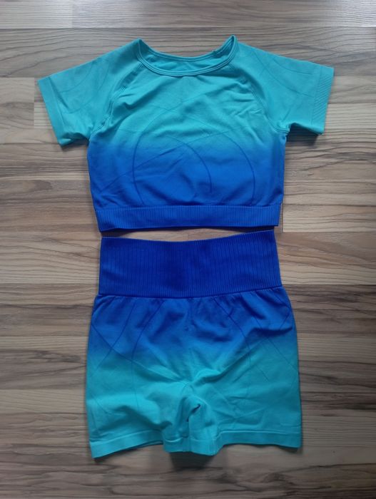 Костюмчик НОВЫЙ Шорты топ для тренировок размер М