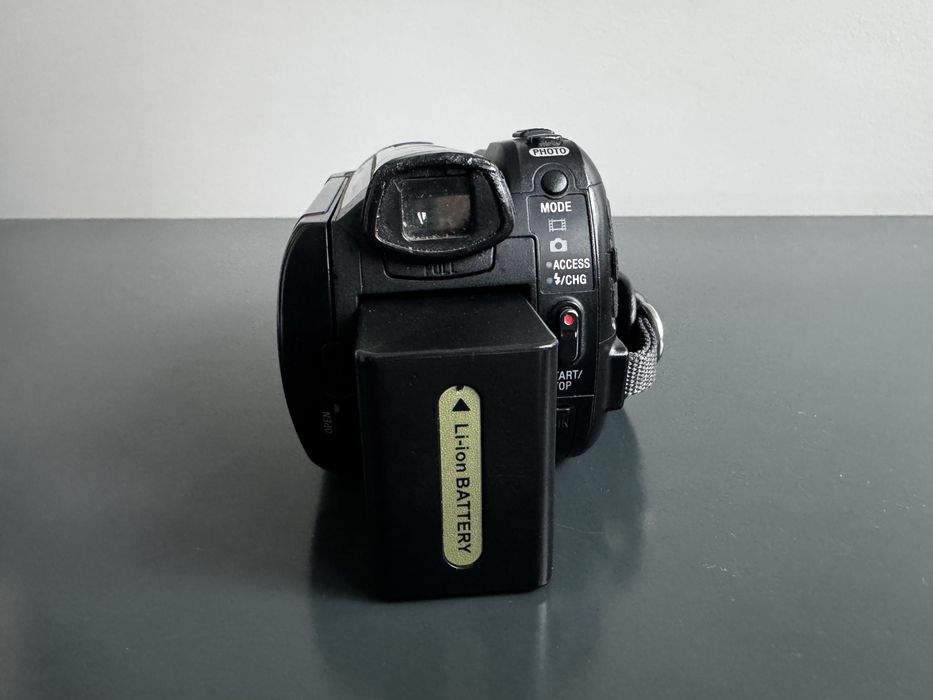 Відеокамера Sony Handycam HDR-XR520VE - Full HD, 240GB HDD